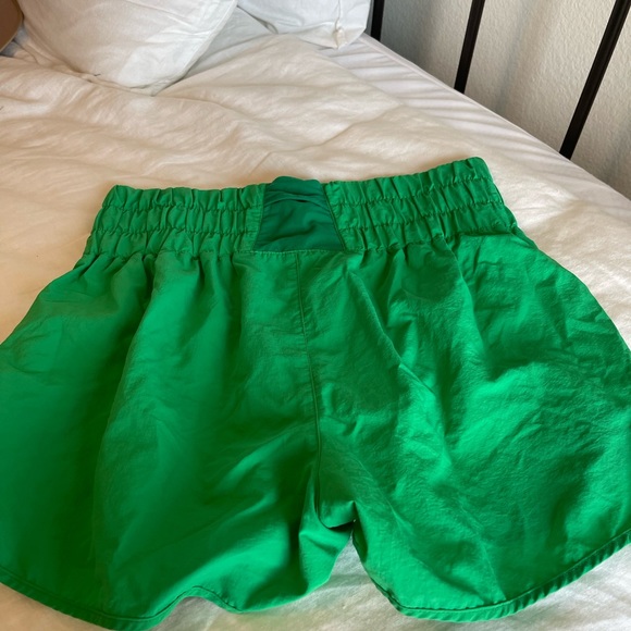 Green high wasted shorts - Picture 2 of 3